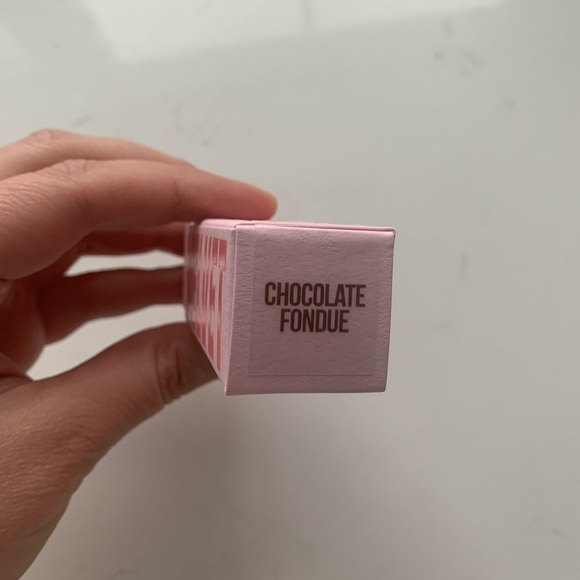 Jeffree Star Velvet Trap Lipstick - Chocolate Fondue (Brown w/ Orange Undertone) - Picture 3 of 5